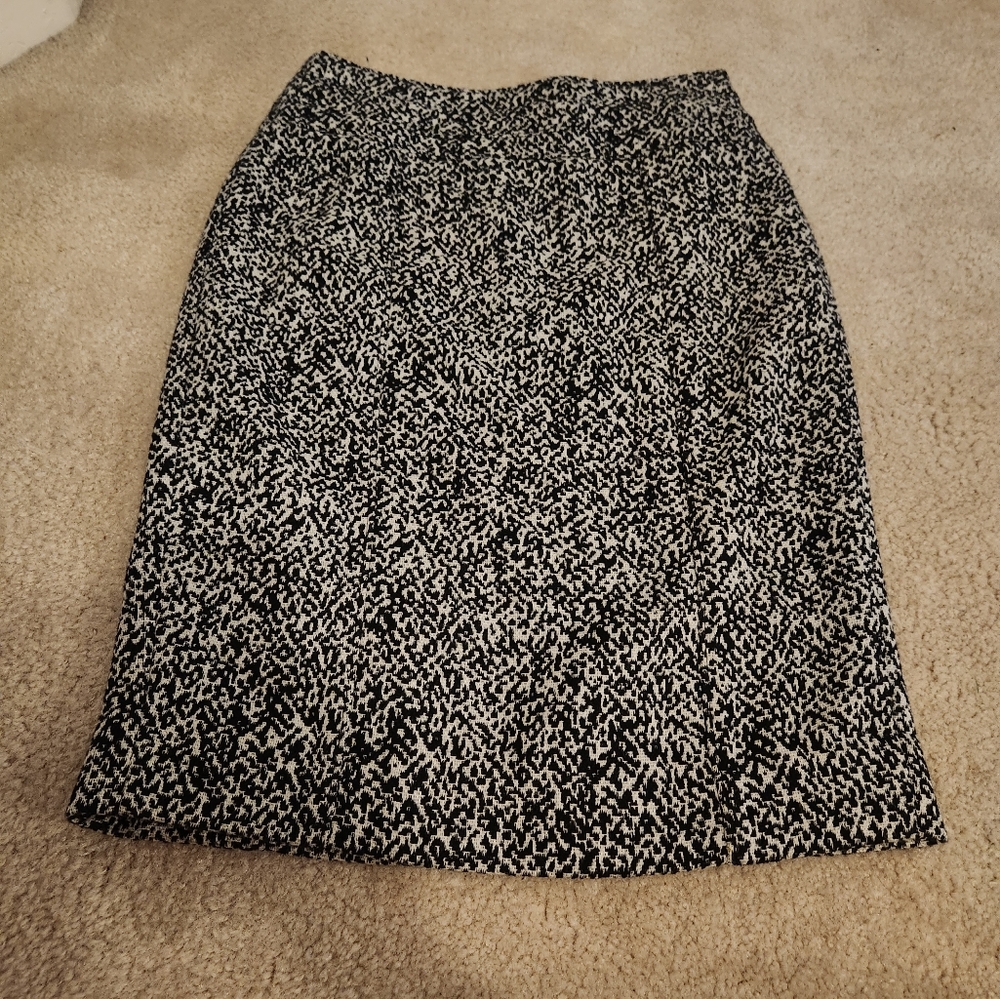 Black/ White patterned skirt